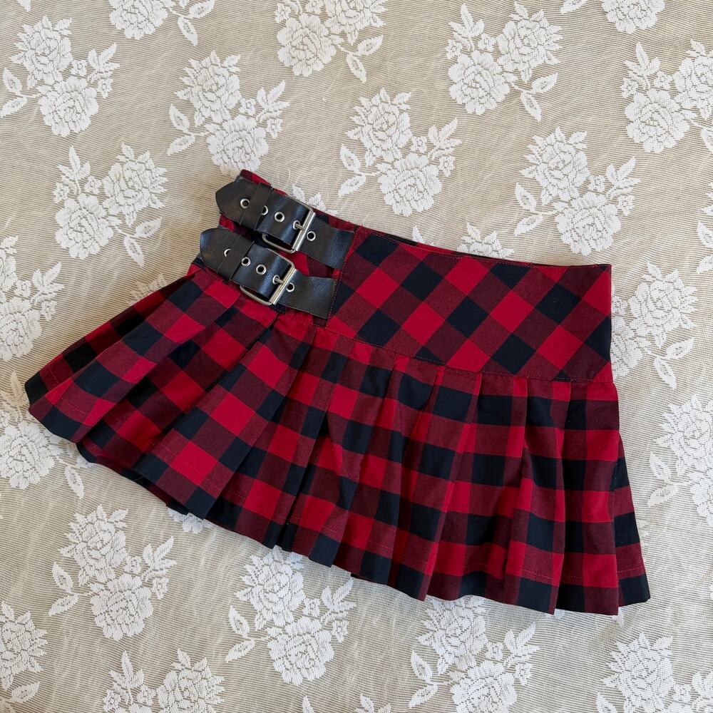 Wallflower Red & Black Plaid Buckle Pleated Mini Skirt Size 7